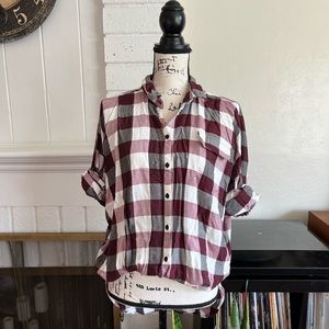 🌻3 for $25 SALE🌻- MMG Casual Buttoned Down Top - Size 6 or M
